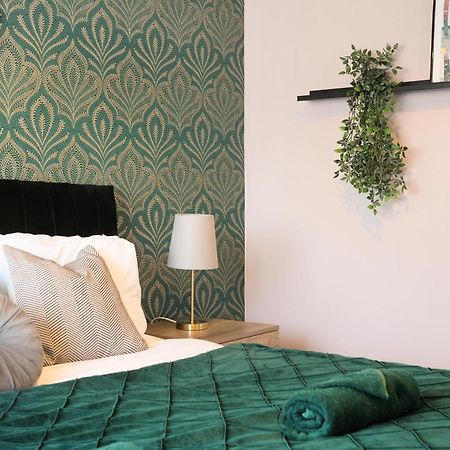 Cosy Corner In Aylesbury Near Stoke Mandeville Hospital & Town Centre With Private Parking Екстериор снимка