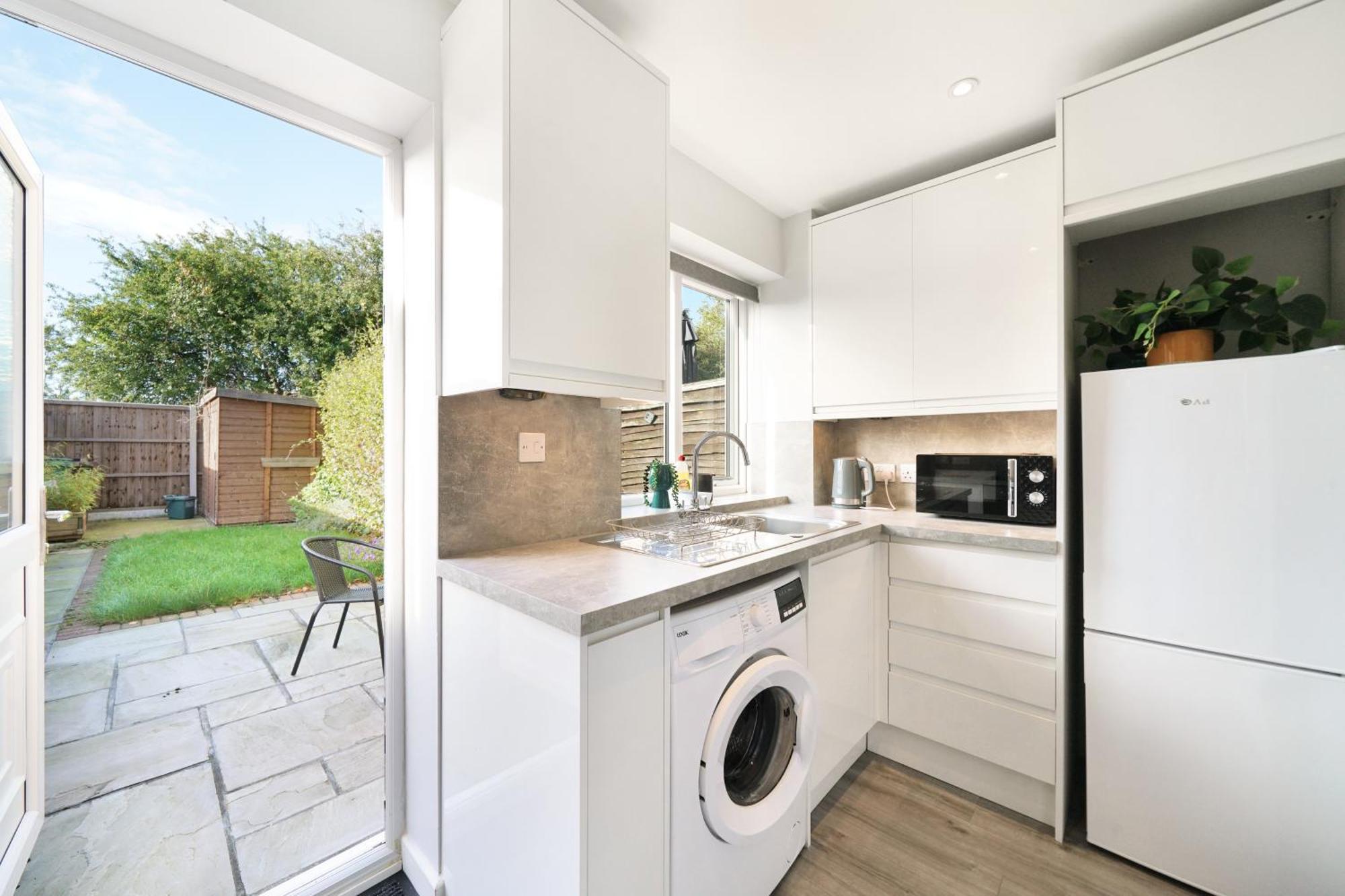 Cosy Corner In Aylesbury Near Stoke Mandeville Hospital & Town Centre With Private Parking Екстериор снимка
