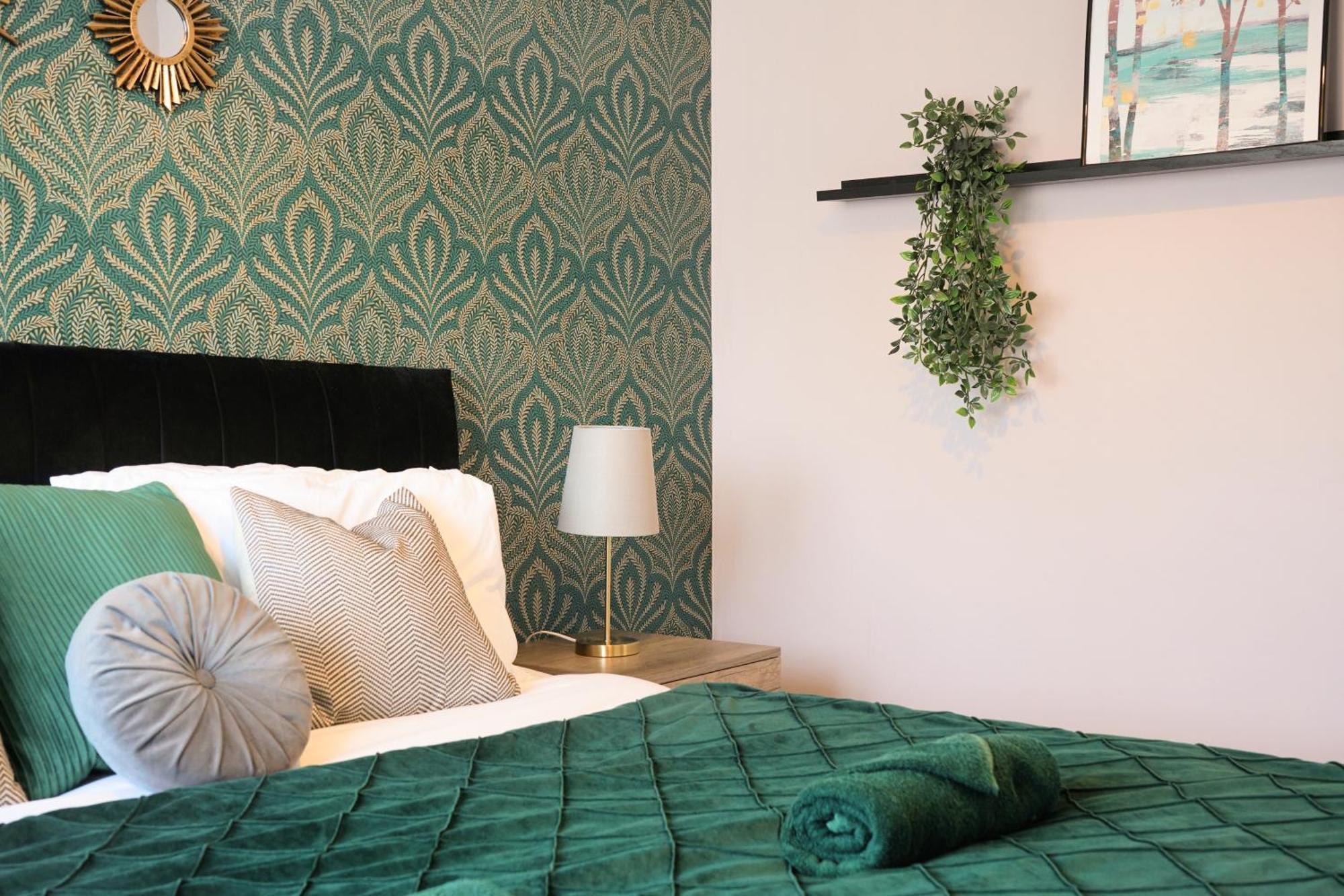 Cosy Corner In Aylesbury Near Stoke Mandeville Hospital & Town Centre With Private Parking Екстериор снимка