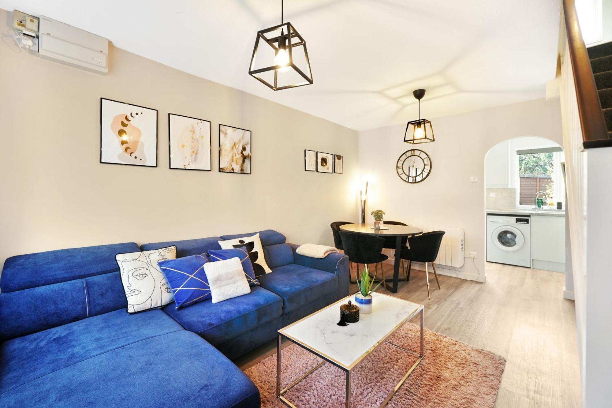 Cosy Corner In Aylesbury Near Stoke Mandeville Hospital & Town Centre With Private Parking Екстериор снимка
