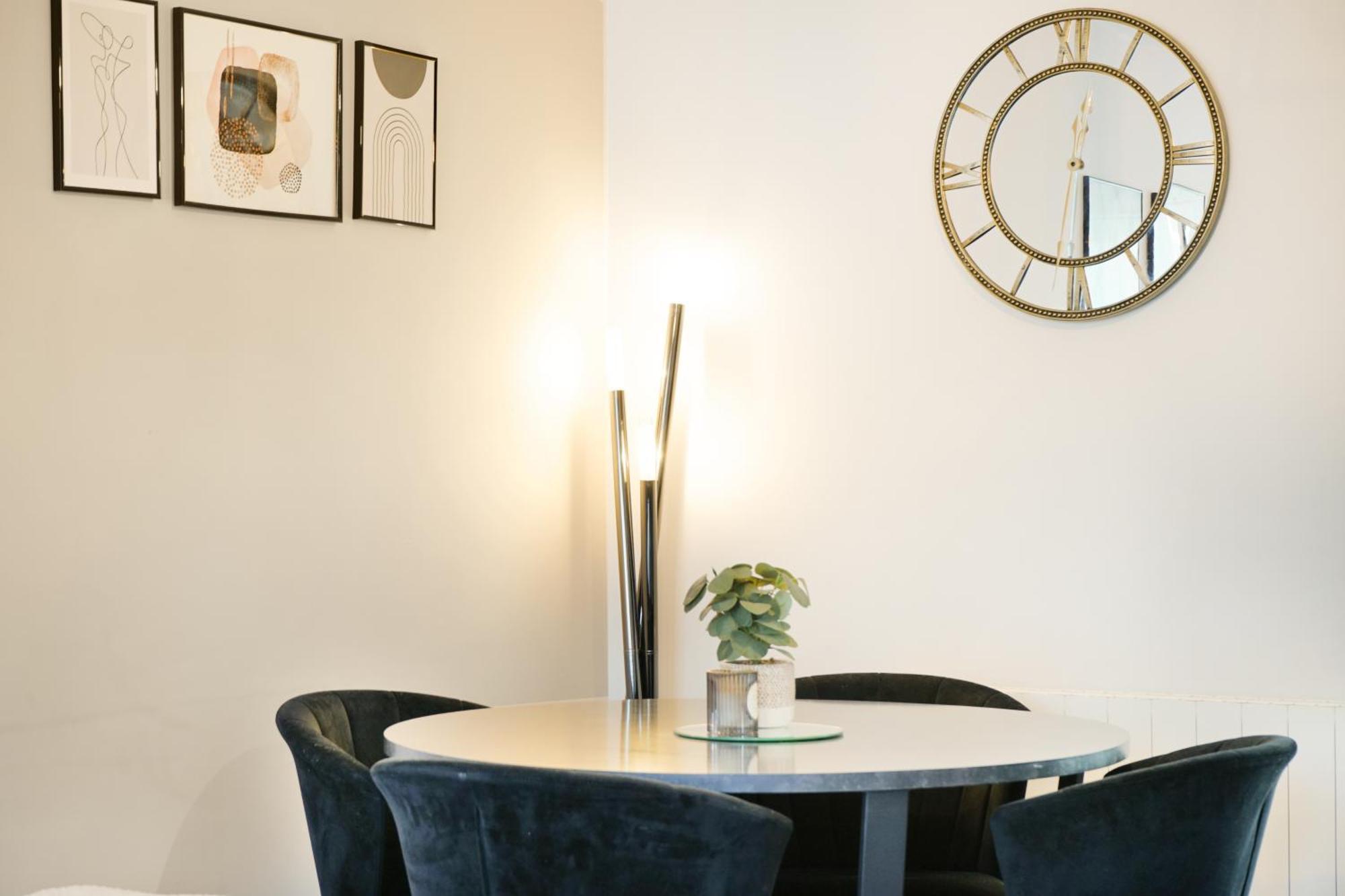 Cosy Corner In Aylesbury Near Stoke Mandeville Hospital & Town Centre With Private Parking Екстериор снимка