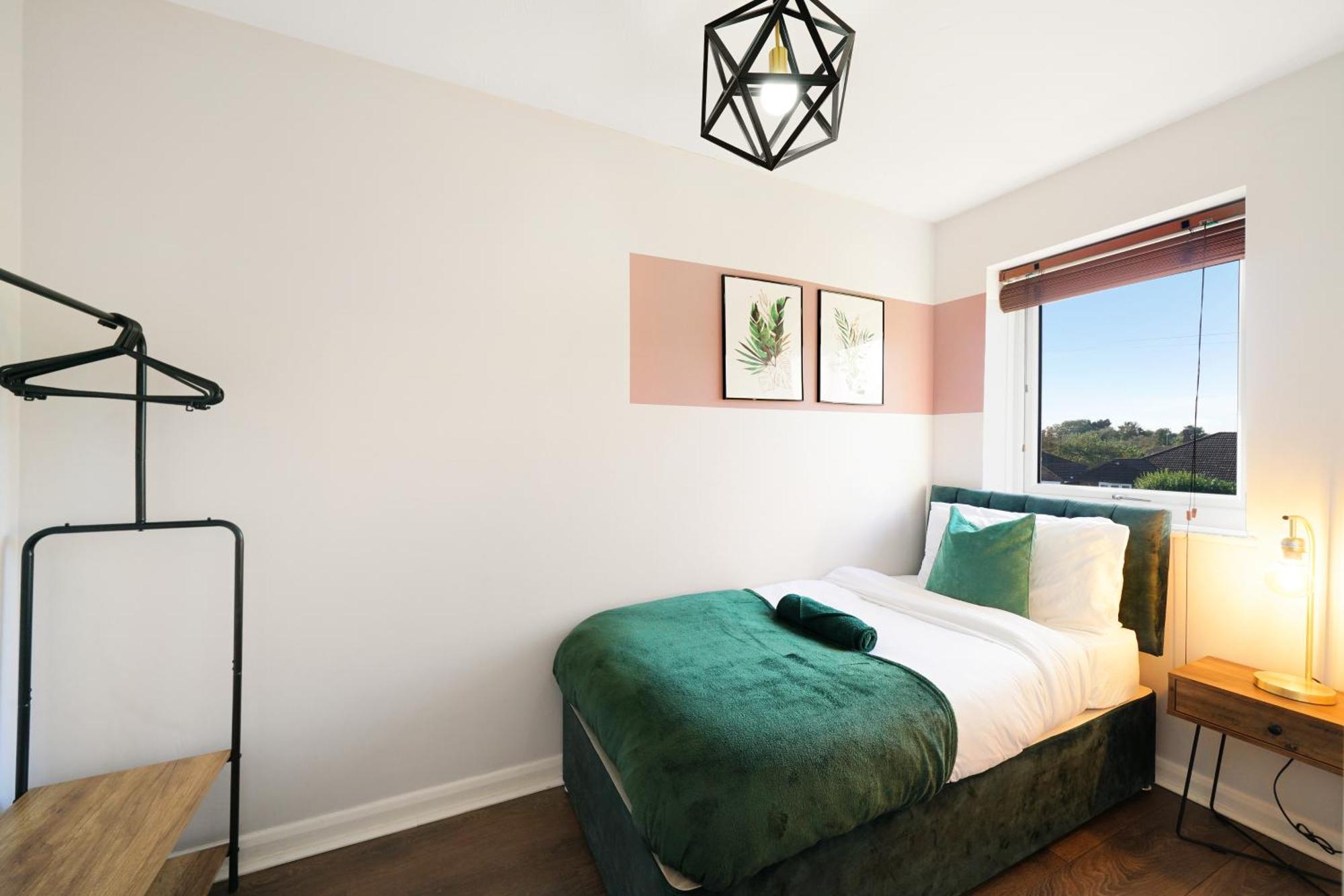 Cosy Corner In Aylesbury Near Stoke Mandeville Hospital & Town Centre With Private Parking Екстериор снимка